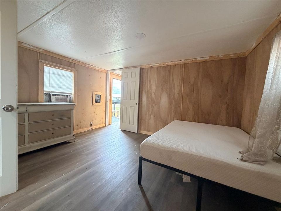 For Sale: $635,000 (2 beds, 1 baths, 1106 Square Feet)