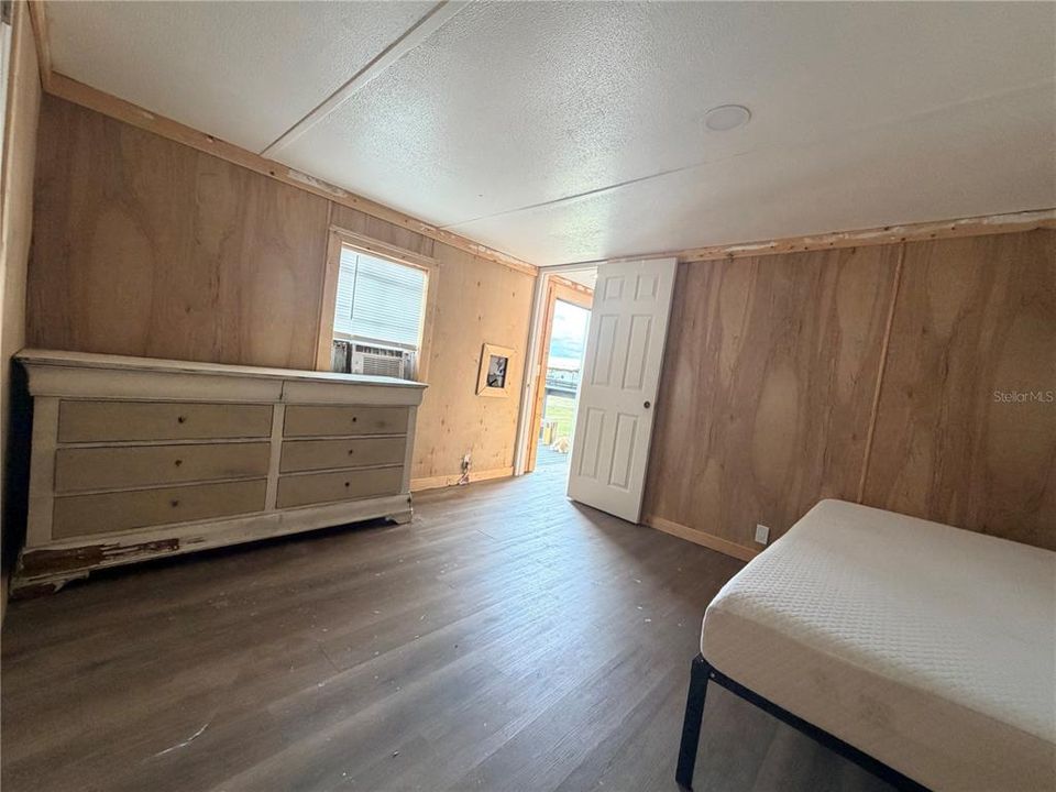 For Sale: $635,000 (2 beds, 1 baths, 1106 Square Feet)