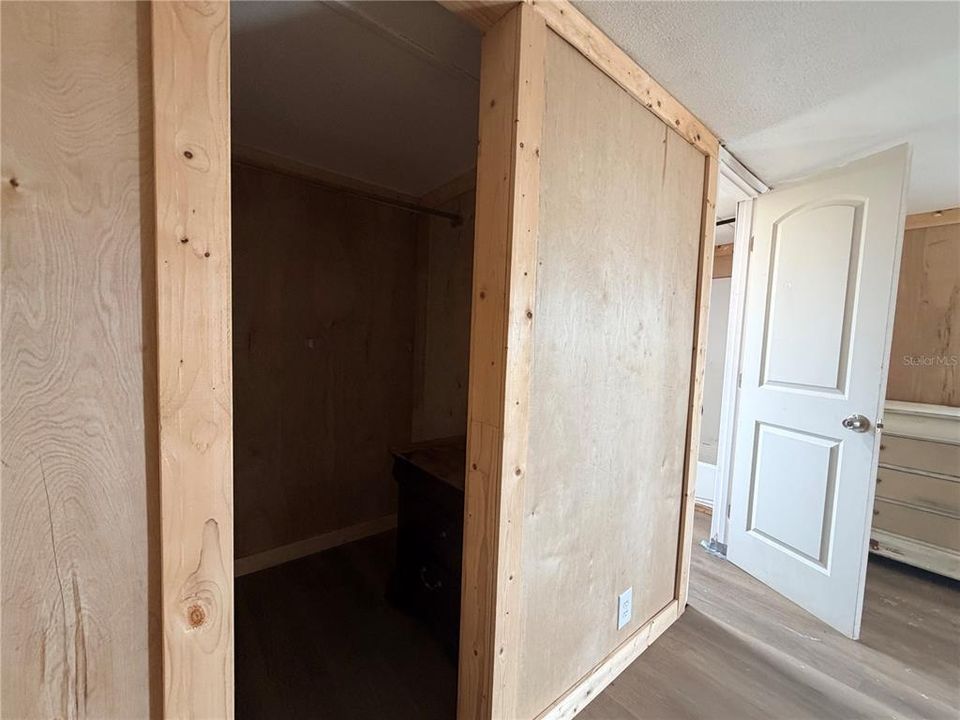 For Sale: $635,000 (2 beds, 1 baths, 1106 Square Feet)