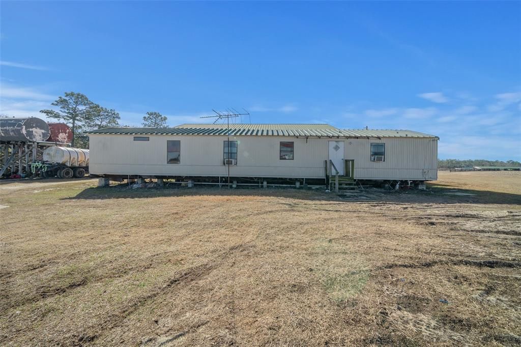 For Sale: $635,000 (2 beds, 1 baths, 1106 Square Feet)