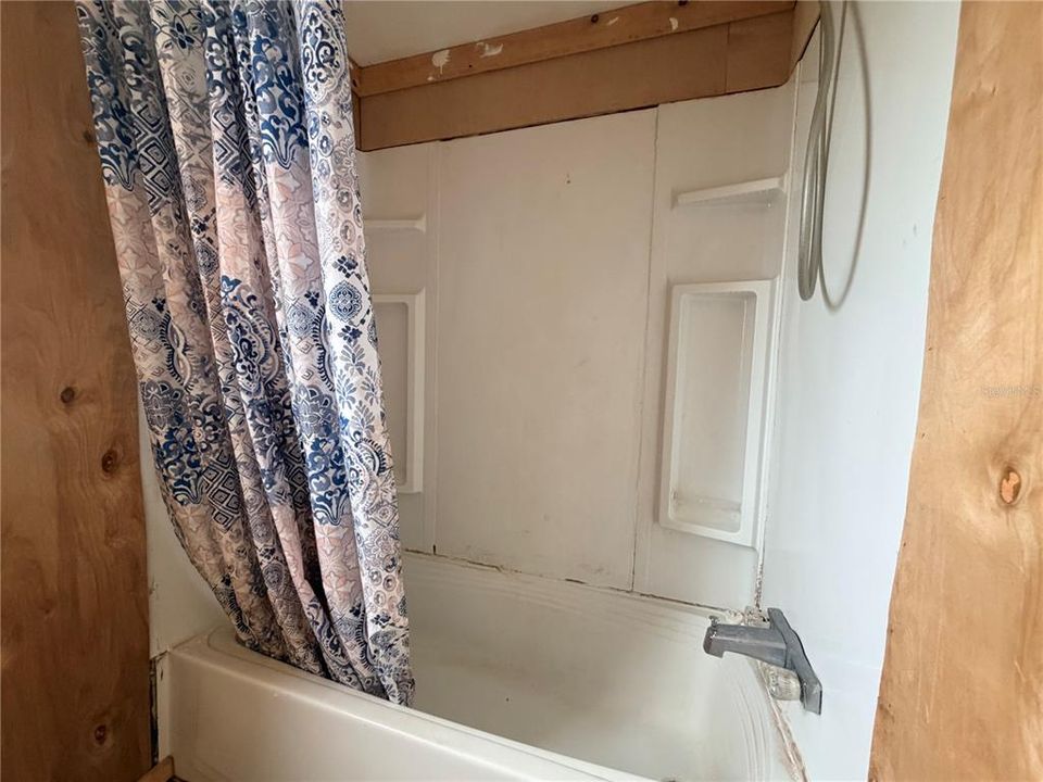 For Sale: $635,000 (2 beds, 1 baths, 1106 Square Feet)