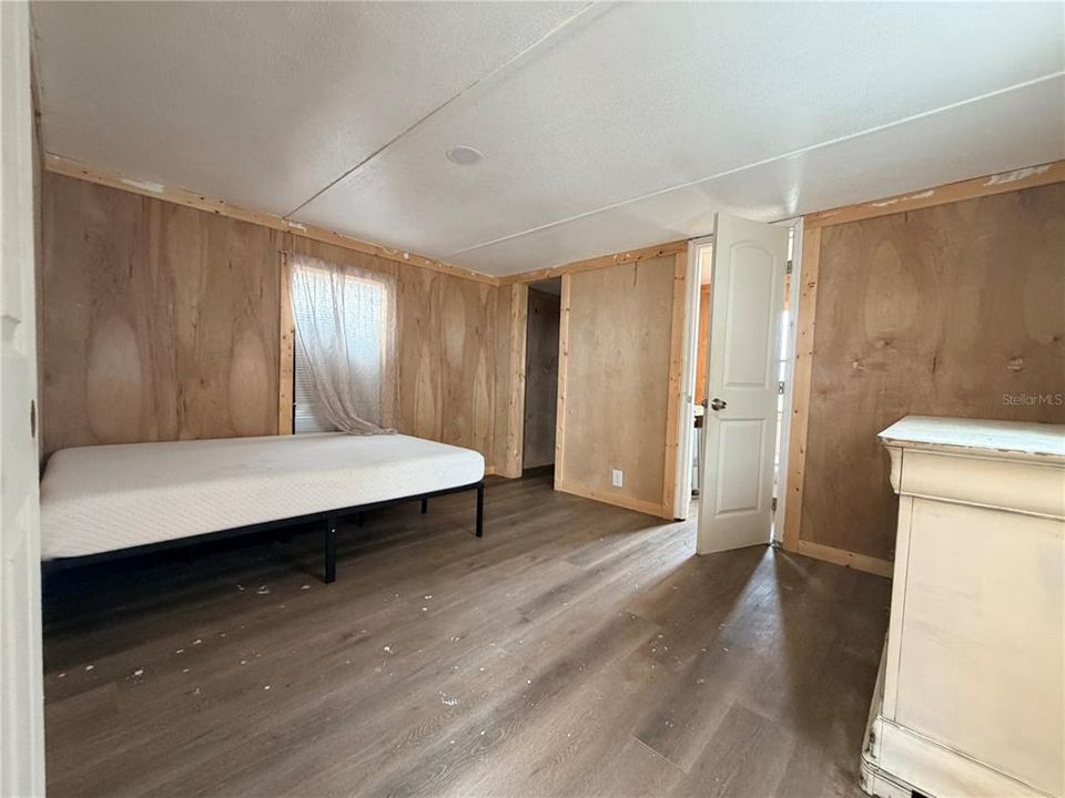 For Sale: $635,000 (2 beds, 1 baths, 1106 Square Feet)