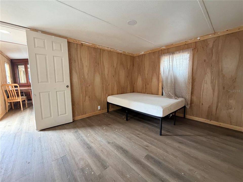 For Sale: $635,000 (2 beds, 1 baths, 1106 Square Feet)