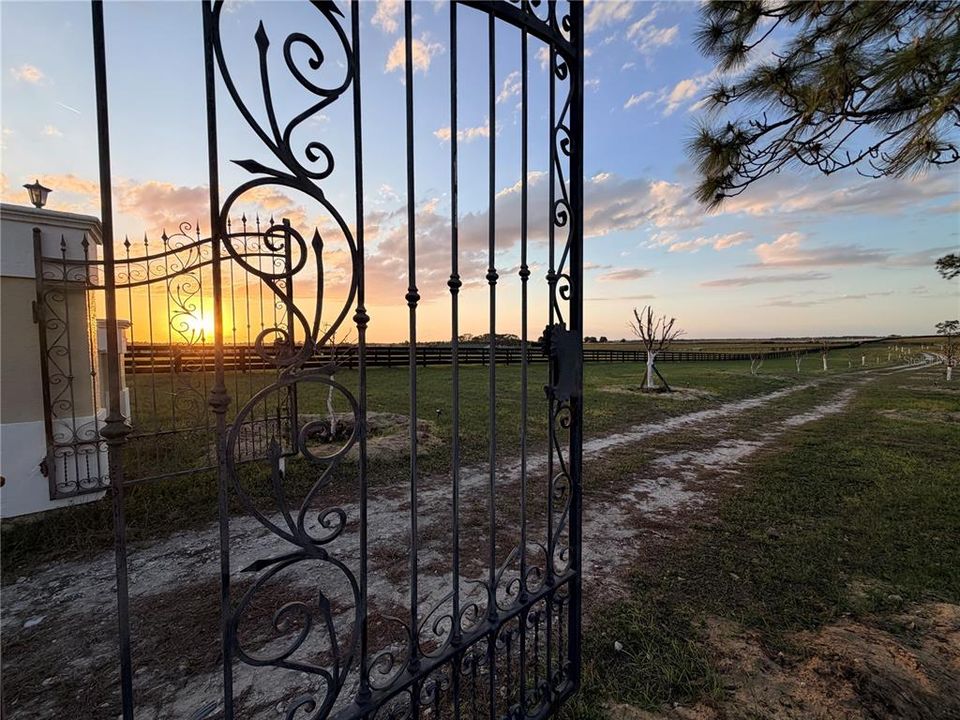 На продажу: $635,000 (2 спален, 1 ванн, 1106 Квадратных фут)