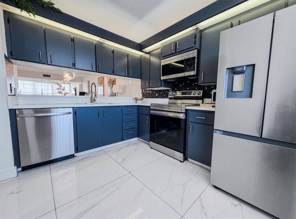 For Sale: $268,990 (2 beds, 2 baths, 1437 Square Feet)
