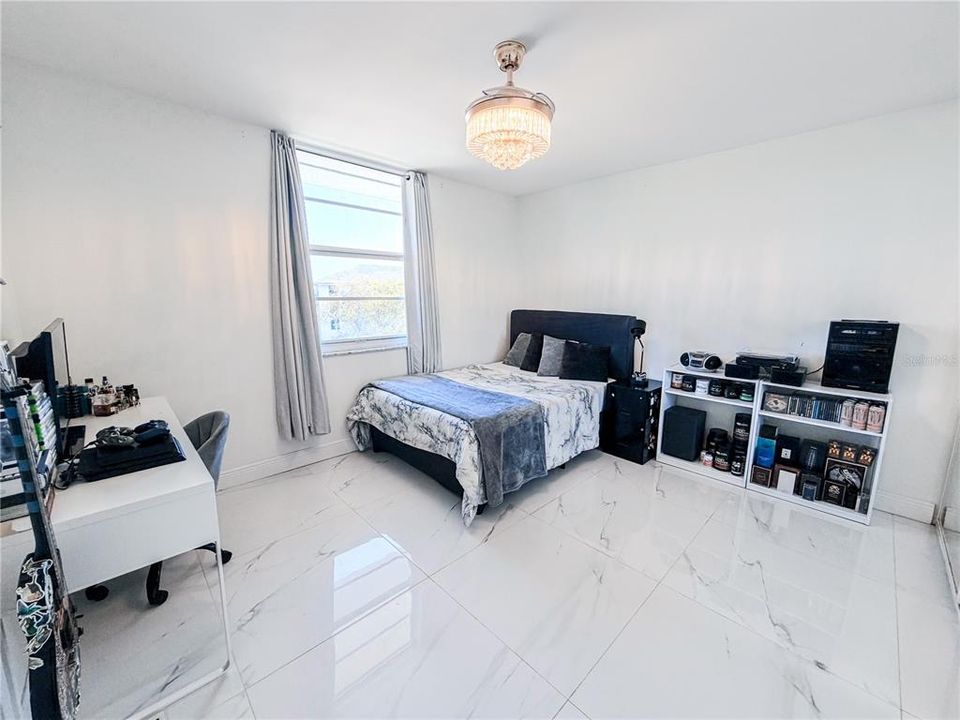 For Sale: $268,990 (2 beds, 2 baths, 1437 Square Feet)