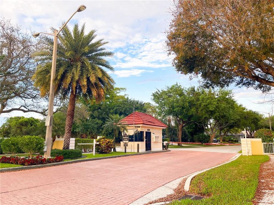 For Sale: $268,990 (2 beds, 2 baths, 1437 Square Feet)