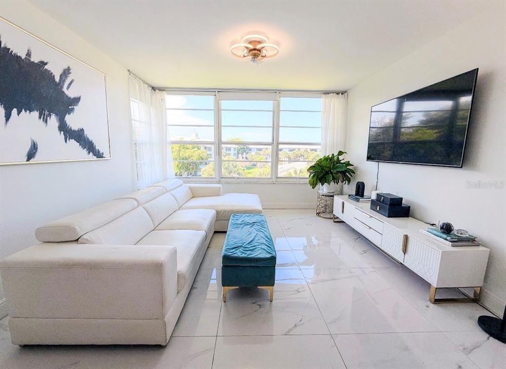 For Sale: $268,990 (2 beds, 2 baths, 1437 Square Feet)