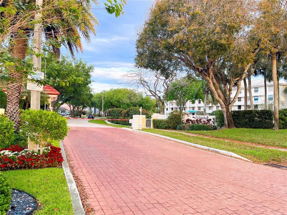 For Sale: $268,990 (2 beds, 2 baths, 1437 Square Feet)