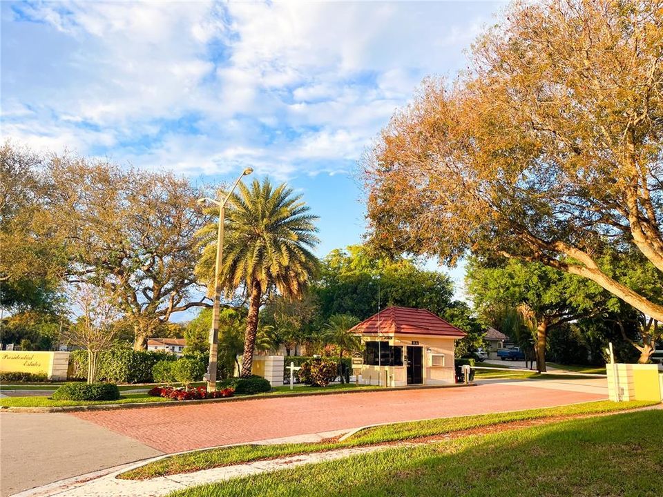 For Sale: $268,990 (2 beds, 2 baths, 1437 Square Feet)