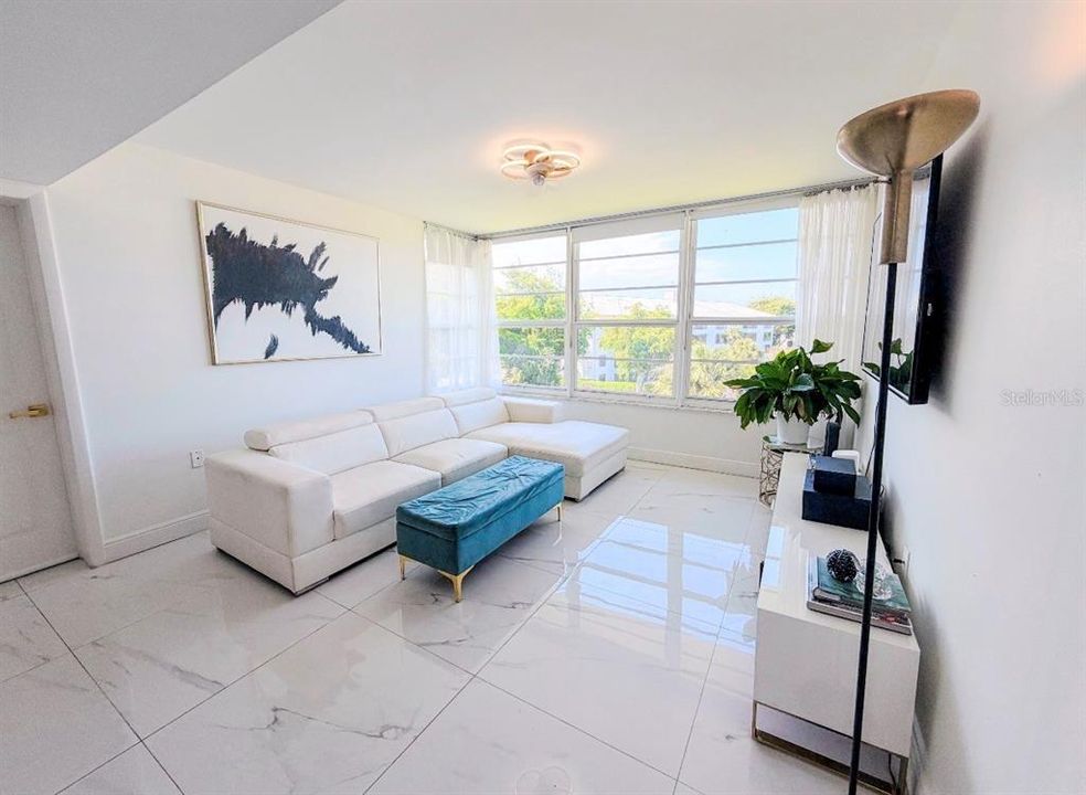 For Sale: $268,990 (2 beds, 2 baths, 1437 Square Feet)