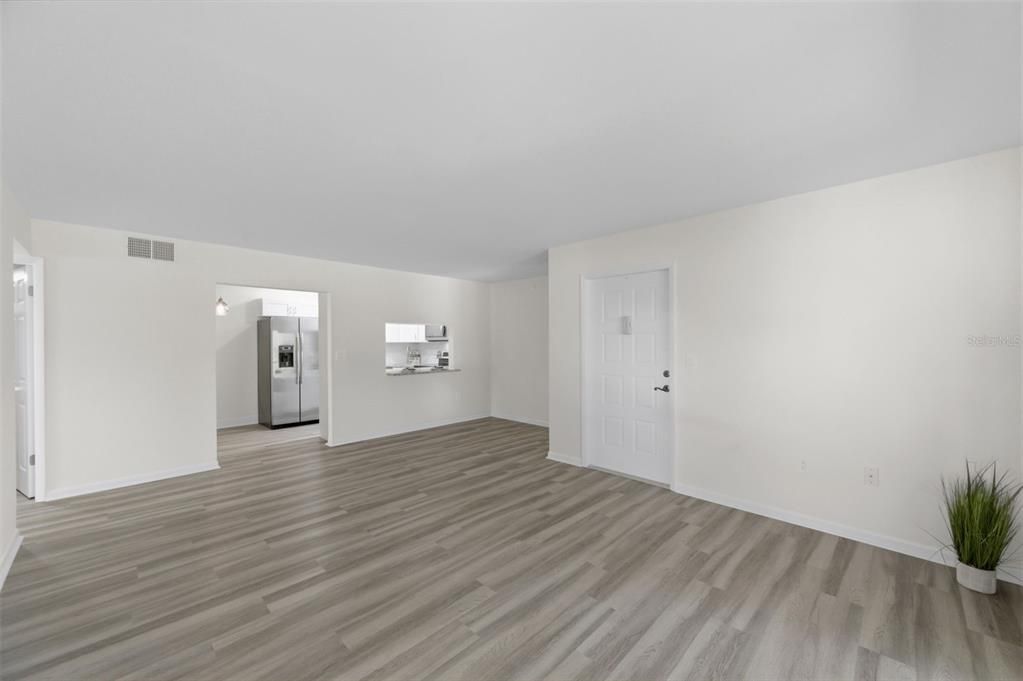 Active With Contract: $184,900 (2 beds, 2 baths, 1038 Square Feet)