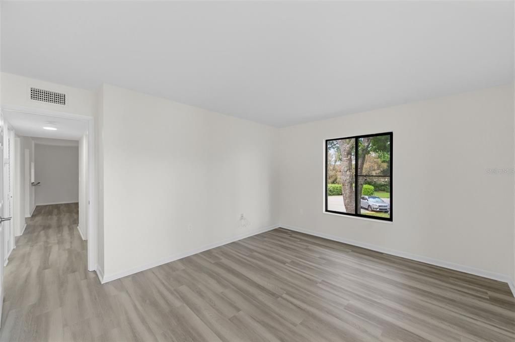 Active With Contract: $184,900 (2 beds, 2 baths, 1038 Square Feet)