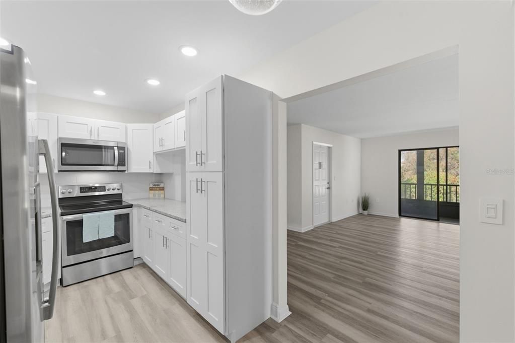 Active With Contract: $184,900 (2 beds, 2 baths, 1038 Square Feet)