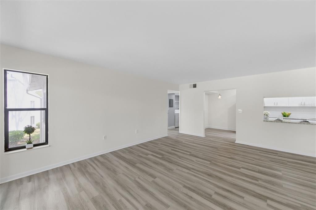 Active With Contract: $184,900 (2 beds, 2 baths, 1038 Square Feet)