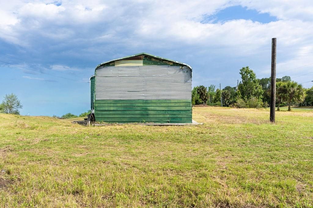 待售: $280,000 (3.32 acres)