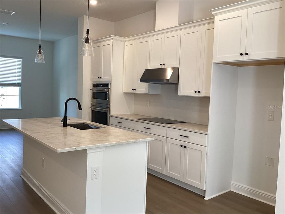 Active With Contract: $561,738 (3 beds, 2 baths, 1649 Square Feet)