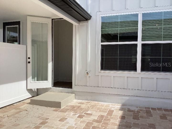 Active With Contract: $561,738 (3 beds, 2 baths, 1649 Square Feet)