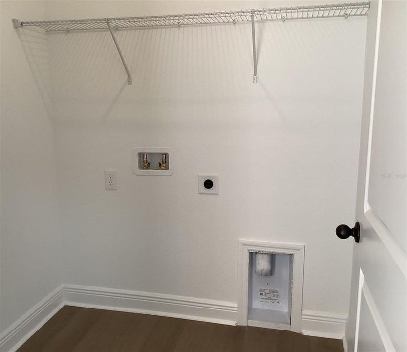 Active With Contract: $561,738 (3 beds, 2 baths, 1649 Square Feet)