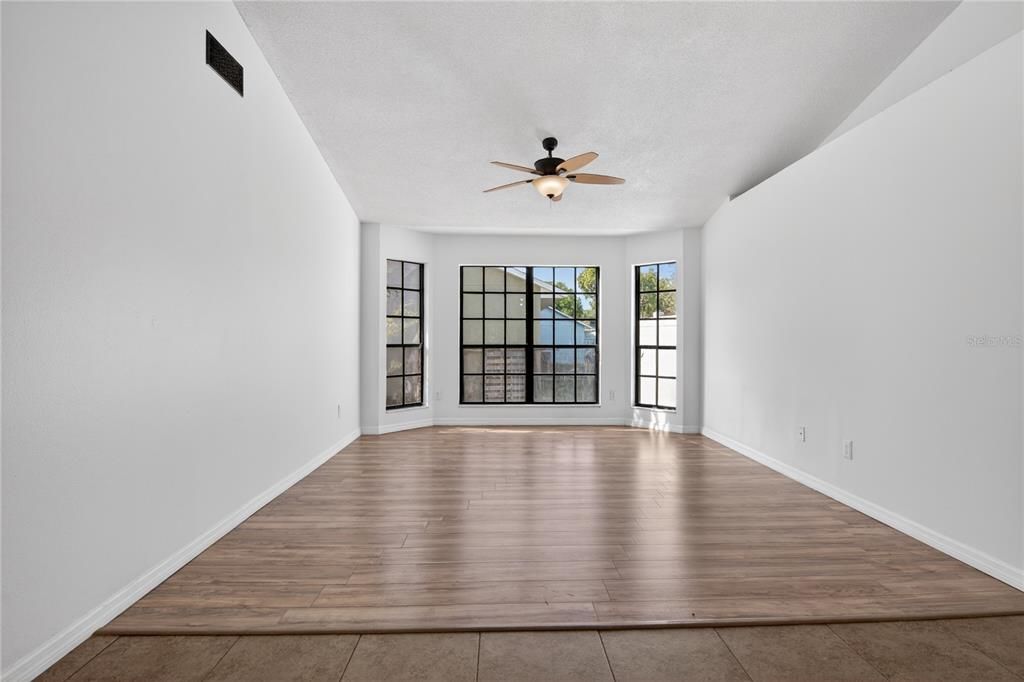 На продажу: $389,990 (3 спален, 2 ванн, 1626 Квадратных фут)