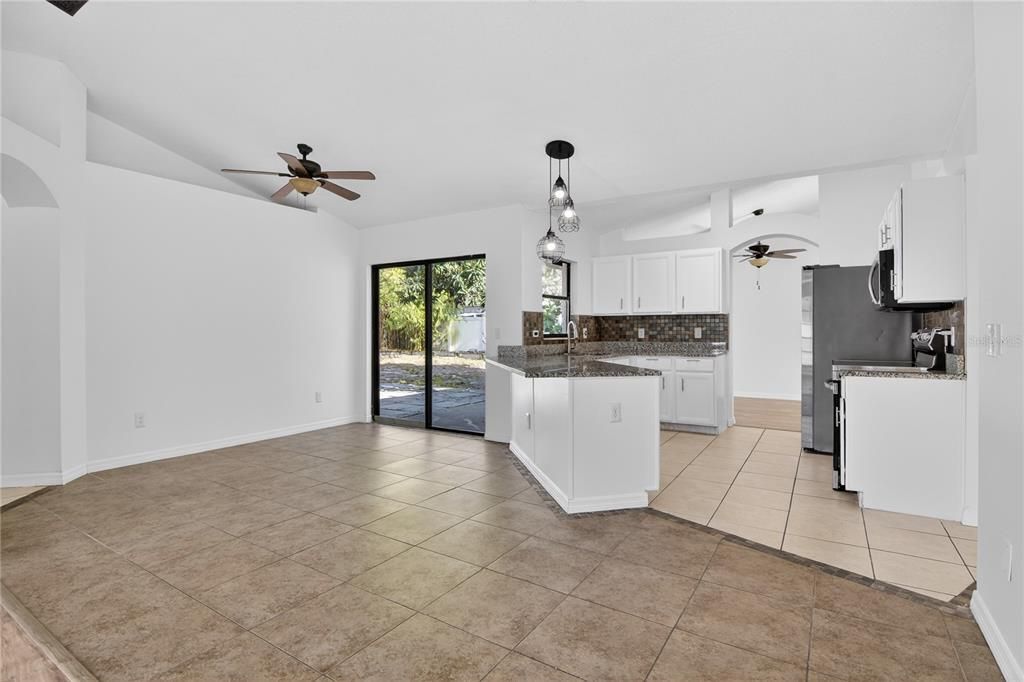 На продажу: $389,990 (3 спален, 2 ванн, 1626 Квадратных фут)