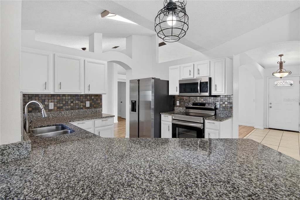 На продажу: $389,990 (3 спален, 2 ванн, 1626 Квадратных фут)