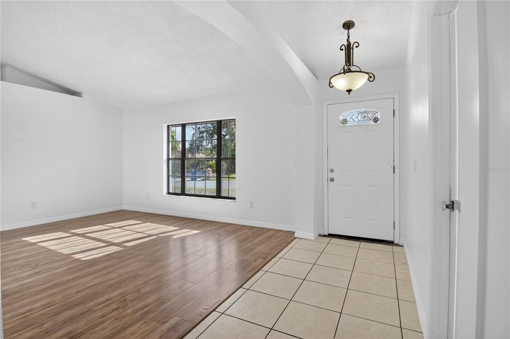 На продажу: $389,990 (3 спален, 2 ванн, 1626 Квадратных фут)