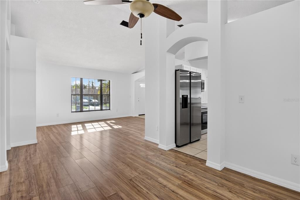 На продажу: $389,990 (3 спален, 2 ванн, 1626 Квадратных фут)