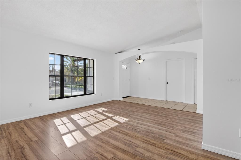 На продажу: $389,990 (3 спален, 2 ванн, 1626 Квадратных фут)