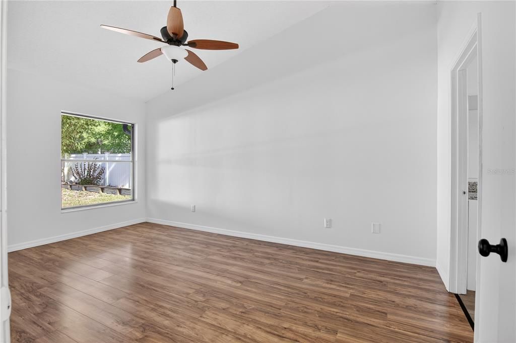 На продажу: $389,990 (3 спален, 2 ванн, 1626 Квадратных фут)