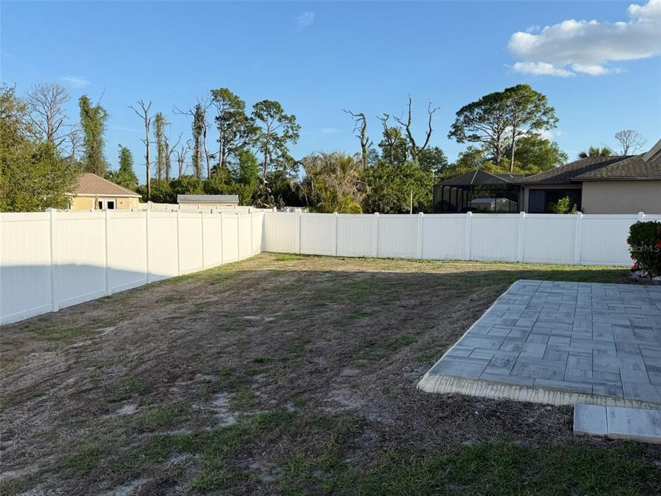 Activo con contrato: $325,000 (3 camas, 2 baños, 1367 Pies cuadrados)