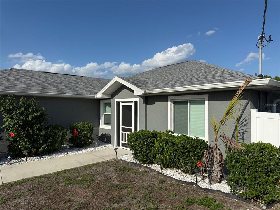 Activo con contrato: $325,000 (3 camas, 2 baños, 1367 Pies cuadrados)