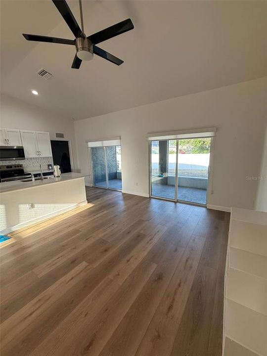 Activo con contrato: $325,000 (3 camas, 2 baños, 1367 Pies cuadrados)