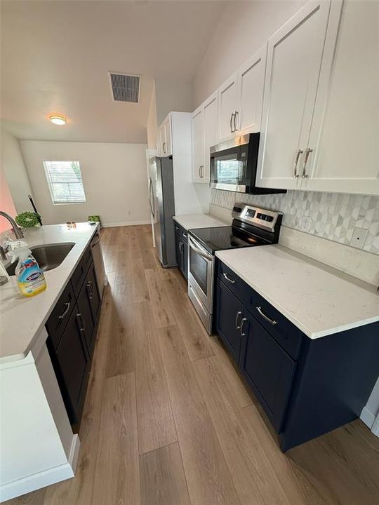 Activo con contrato: $325,000 (3 camas, 2 baños, 1367 Pies cuadrados)