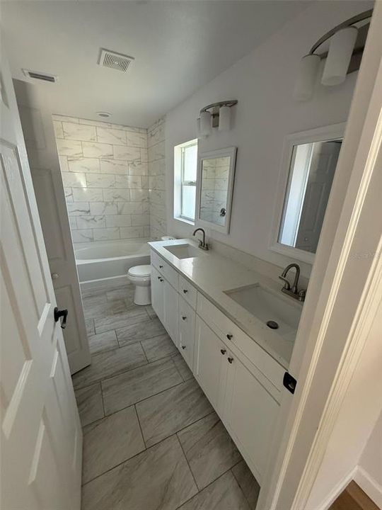 Activo con contrato: $325,000 (3 camas, 2 baños, 1367 Pies cuadrados)