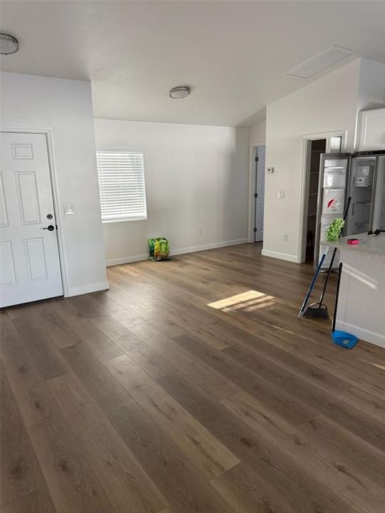 Activo con contrato: $325,000 (3 camas, 2 baños, 1367 Pies cuadrados)