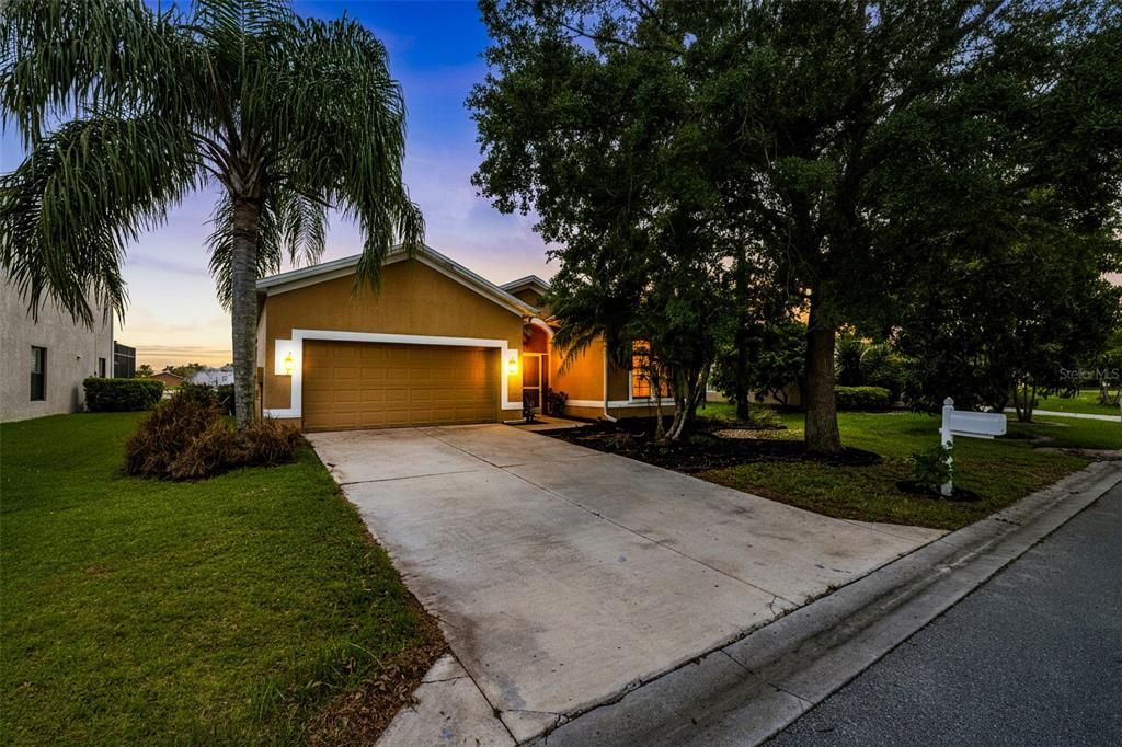 For Sale: $359,000 (3 beds, 2 baths, 1883 Square Feet)