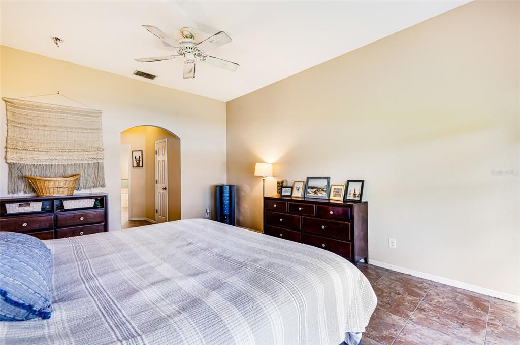 For Sale: $359,000 (3 beds, 2 baths, 1883 Square Feet)