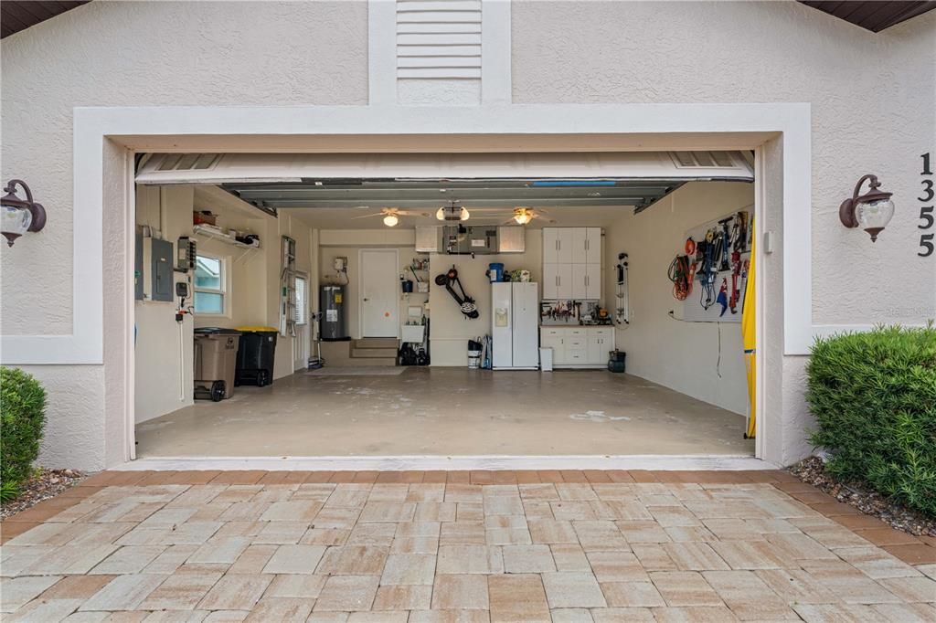 Activo con contrato: $945,000 (3 camas, 2 baños, 2373 Pies cuadrados)