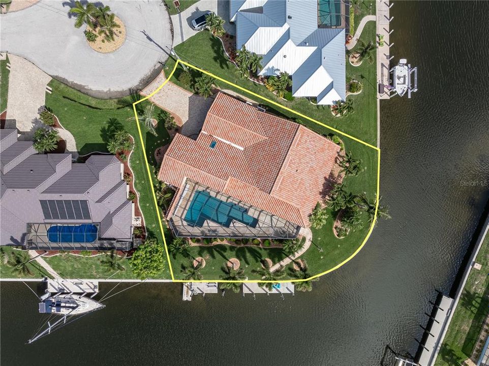 Activo con contrato: $945,000 (3 camas, 2 baños, 2373 Pies cuadrados)
