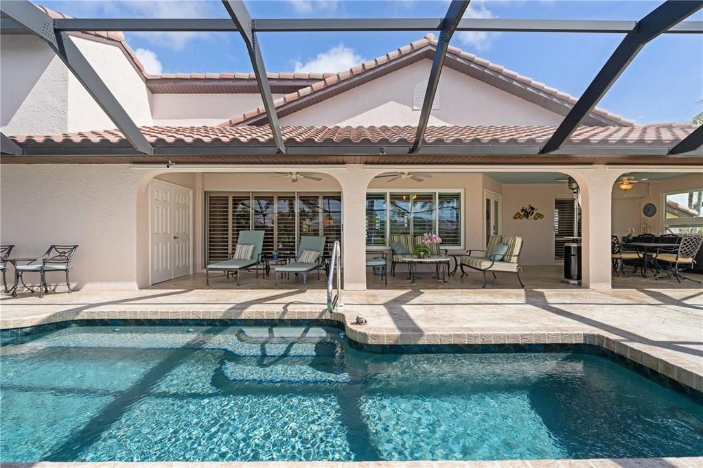 Activo con contrato: $945,000 (3 camas, 2 baños, 2373 Pies cuadrados)