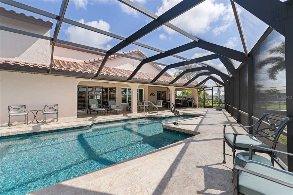 Activo con contrato: $945,000 (3 camas, 2 baños, 2373 Pies cuadrados)