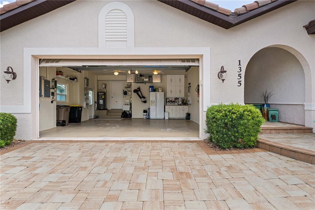 Activo con contrato: $945,000 (3 camas, 2 baños, 2373 Pies cuadrados)