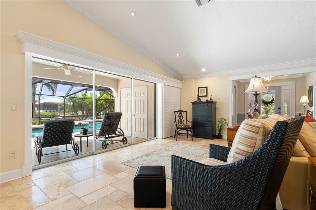 Activo con contrato: $945,000 (3 camas, 2 baños, 2373 Pies cuadrados)