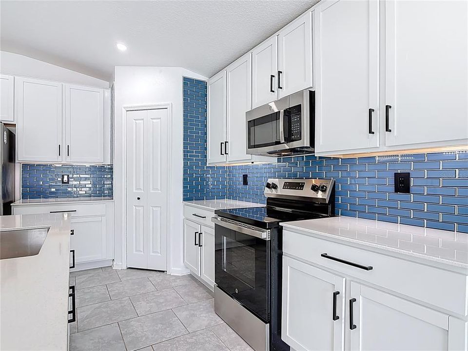 For Sale: $379,999 (4 beds, 2 baths, 1950 Square Feet)