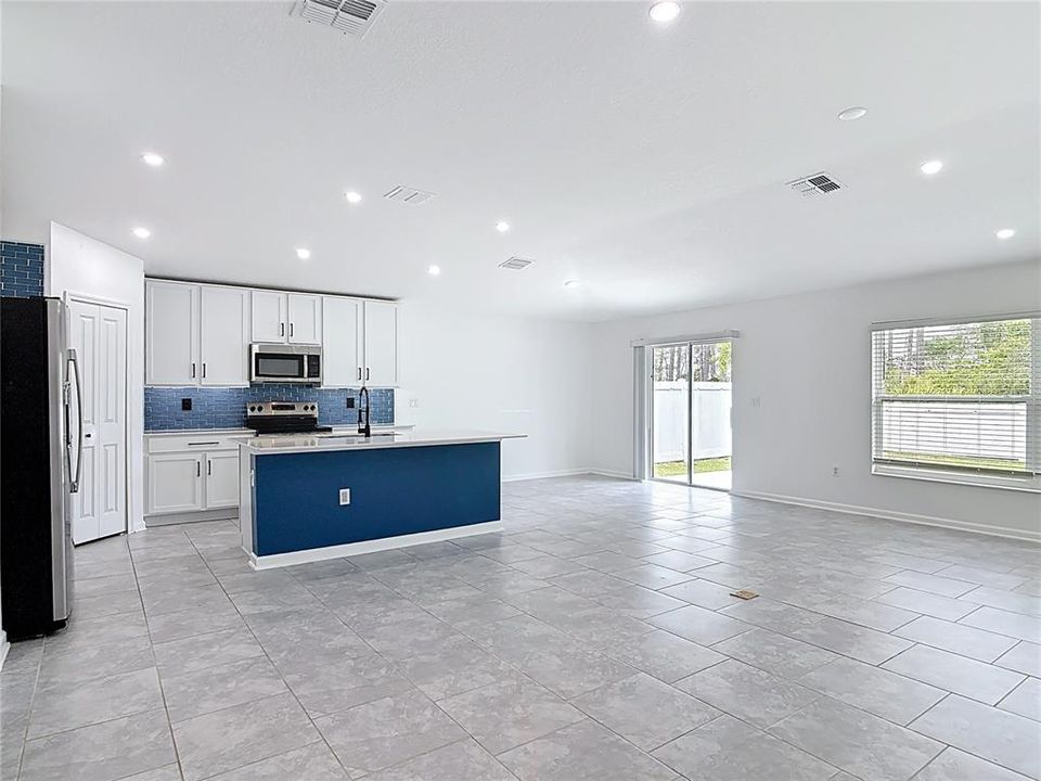 For Sale: $379,999 (4 beds, 2 baths, 1950 Square Feet)