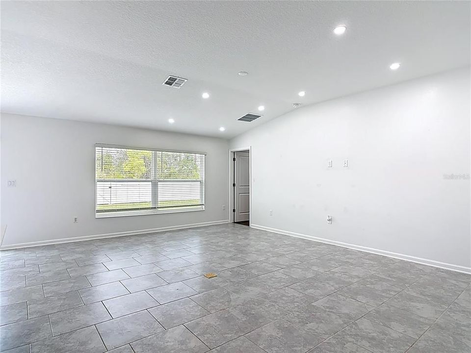 For Sale: $379,999 (4 beds, 2 baths, 1950 Square Feet)
