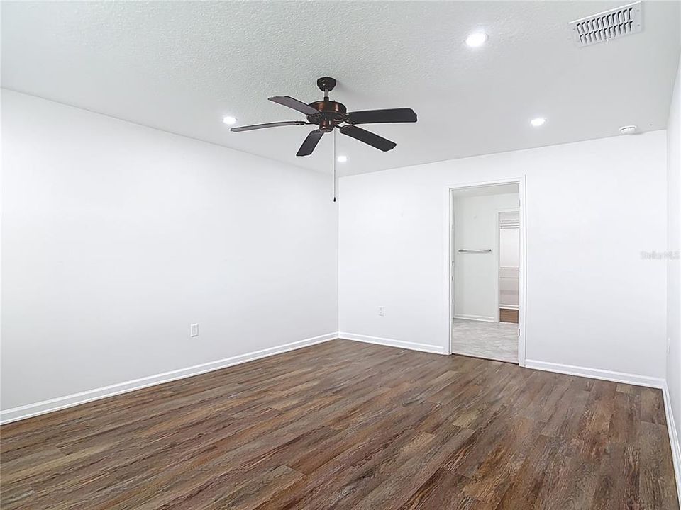 For Sale: $379,999 (4 beds, 2 baths, 1950 Square Feet)