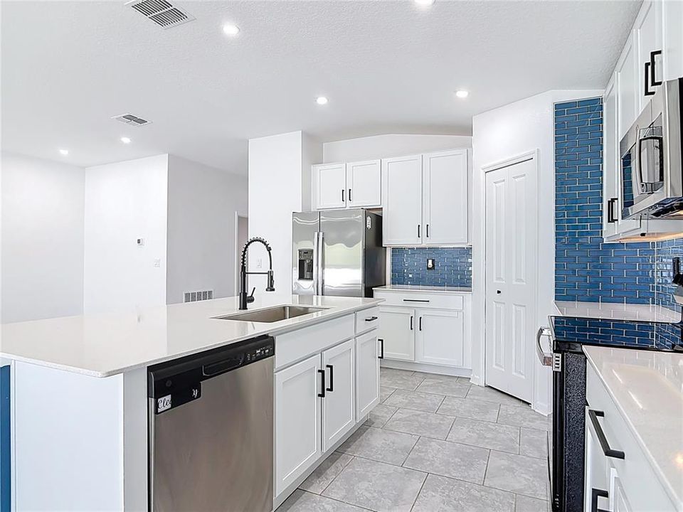 For Sale: $379,999 (4 beds, 2 baths, 1950 Square Feet)
