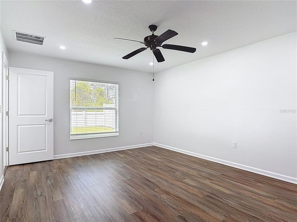 For Sale: $379,999 (4 beds, 2 baths, 1950 Square Feet)